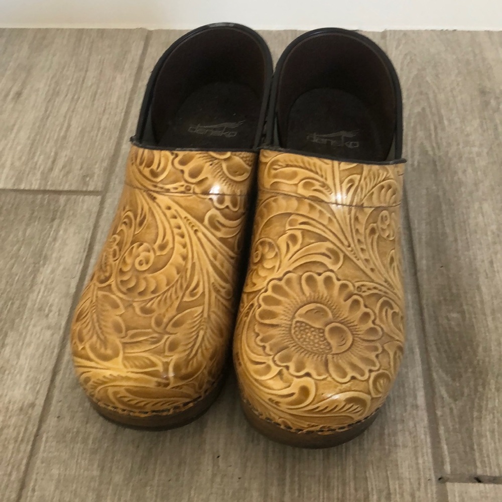 Dansko Antique Tooled Leather, Beige, size 38.